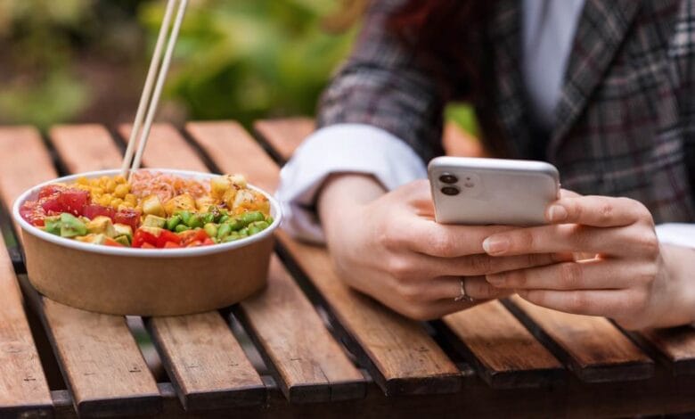 Smartphone Use on Eating Behavior